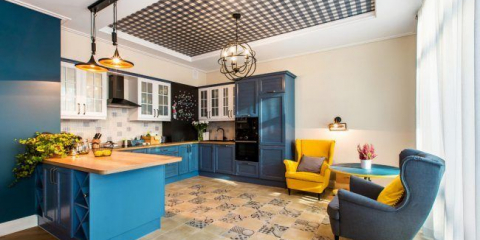 Опънат таван в кухнята: възможно ли е да направите 70+ дизайнерски фото идеи за гланцово и матово покритие